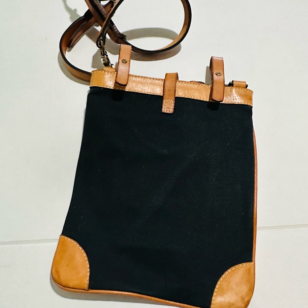 Stylish Black and Tan Leather Women's Bag - Picture 2 of 2
